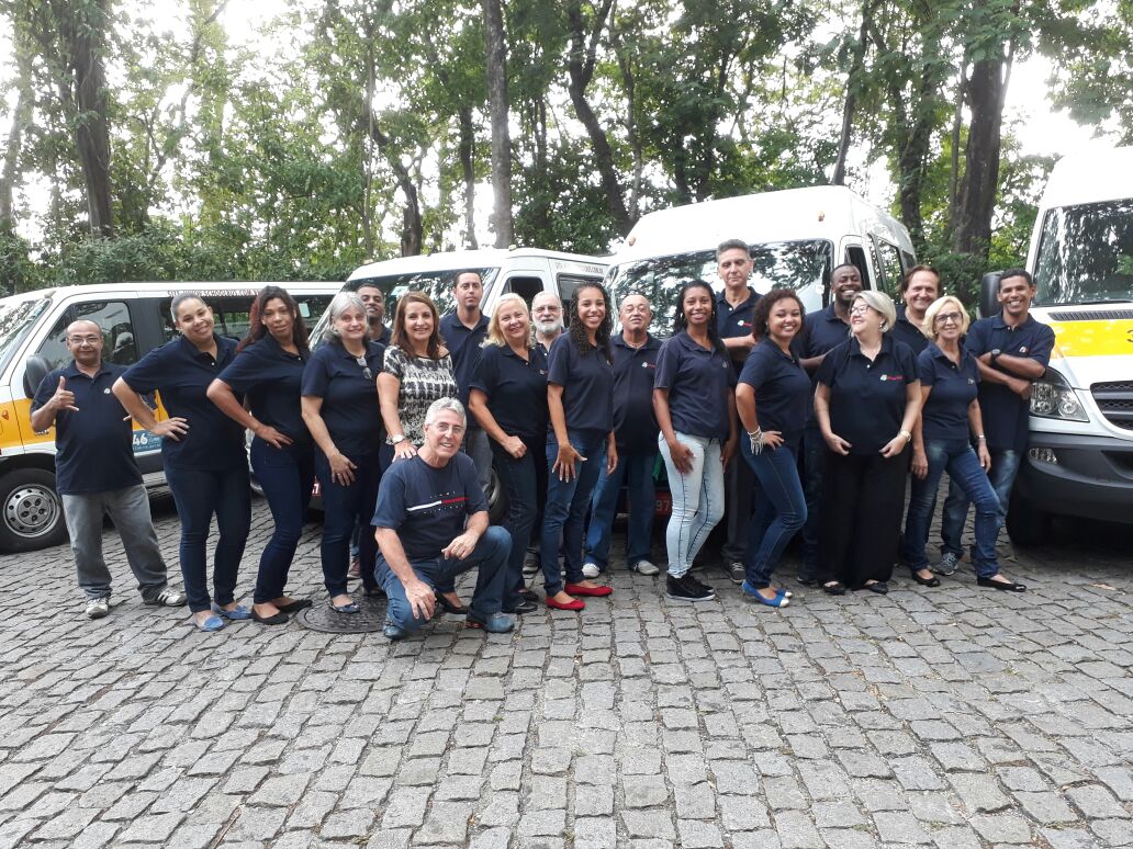 Equipe School Bus uniformizada